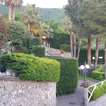 Al Rifugio بيت ضيافة 4*